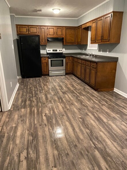 Kitchen 1 - 615 W Vine St