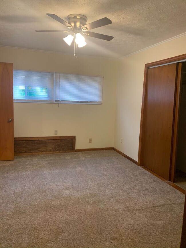 Building Photo - 4150 Westmont Dr