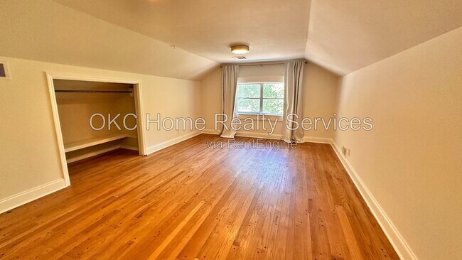 Building Photo - 6316 N Drexel Blvd
