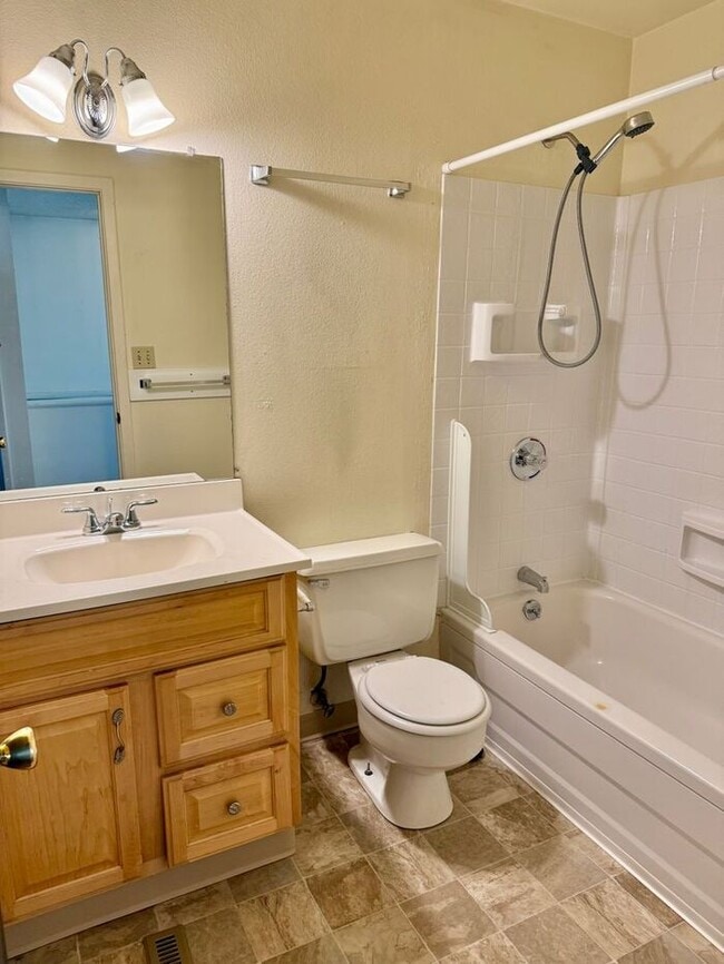 Building Photo - 6 MONTH LEASE SPECIAL! 4 Bed, 2 Bath Single Family Home near City Park!