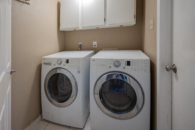 Building Photo - 1114 Gulfton Dr