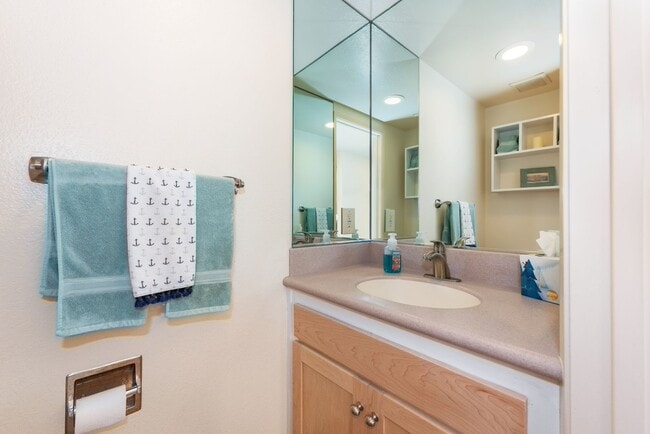 Building Photo - Fully Furnished Vacation Rental on the Mesa with Ocean Views! (Available 7/7/26- 11/30/26)