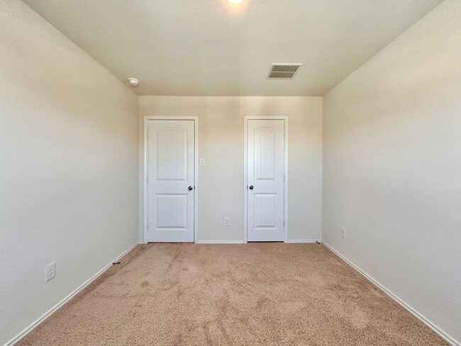 Building Photo - 221 Granary Dr