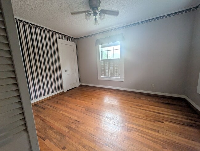 Building Photo - 6400 Gibson Ln