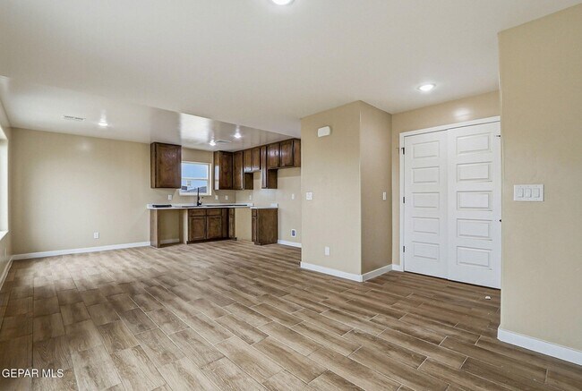 Building Photo - 6002 1/2 Pam McCall Drive Unit 4