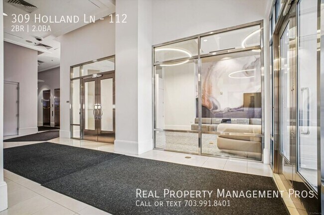 Building Photo - 309 Holland Ln