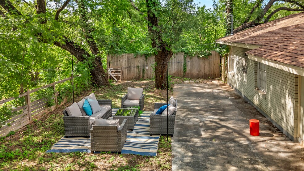 Building Photo - 4603 Lennox Dr