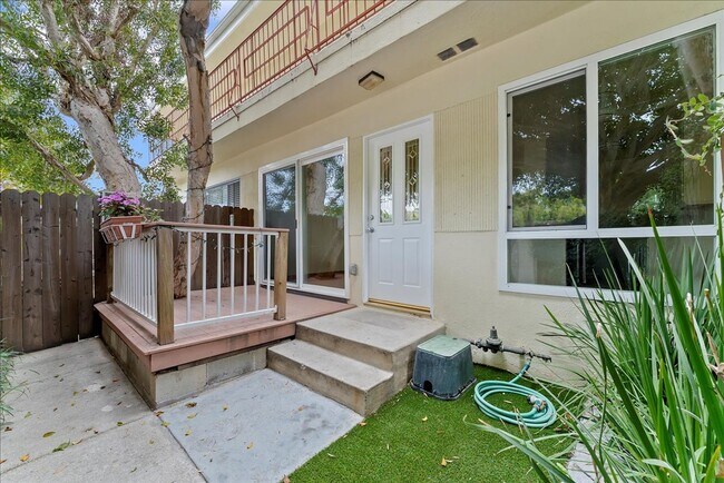 Building Photo - 1739 Washington Way