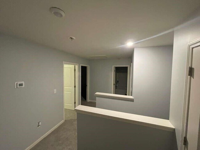 Building Photo - 38 Oxford Ln