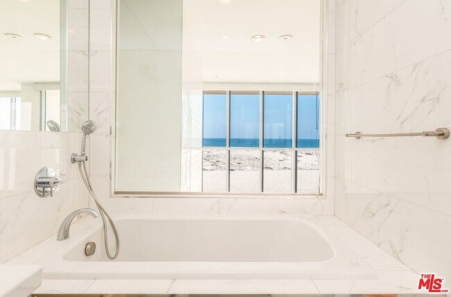 Building Photo - 5205 Ocean Front Walk