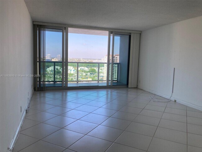 Building Photo - 100 Bayview Dr