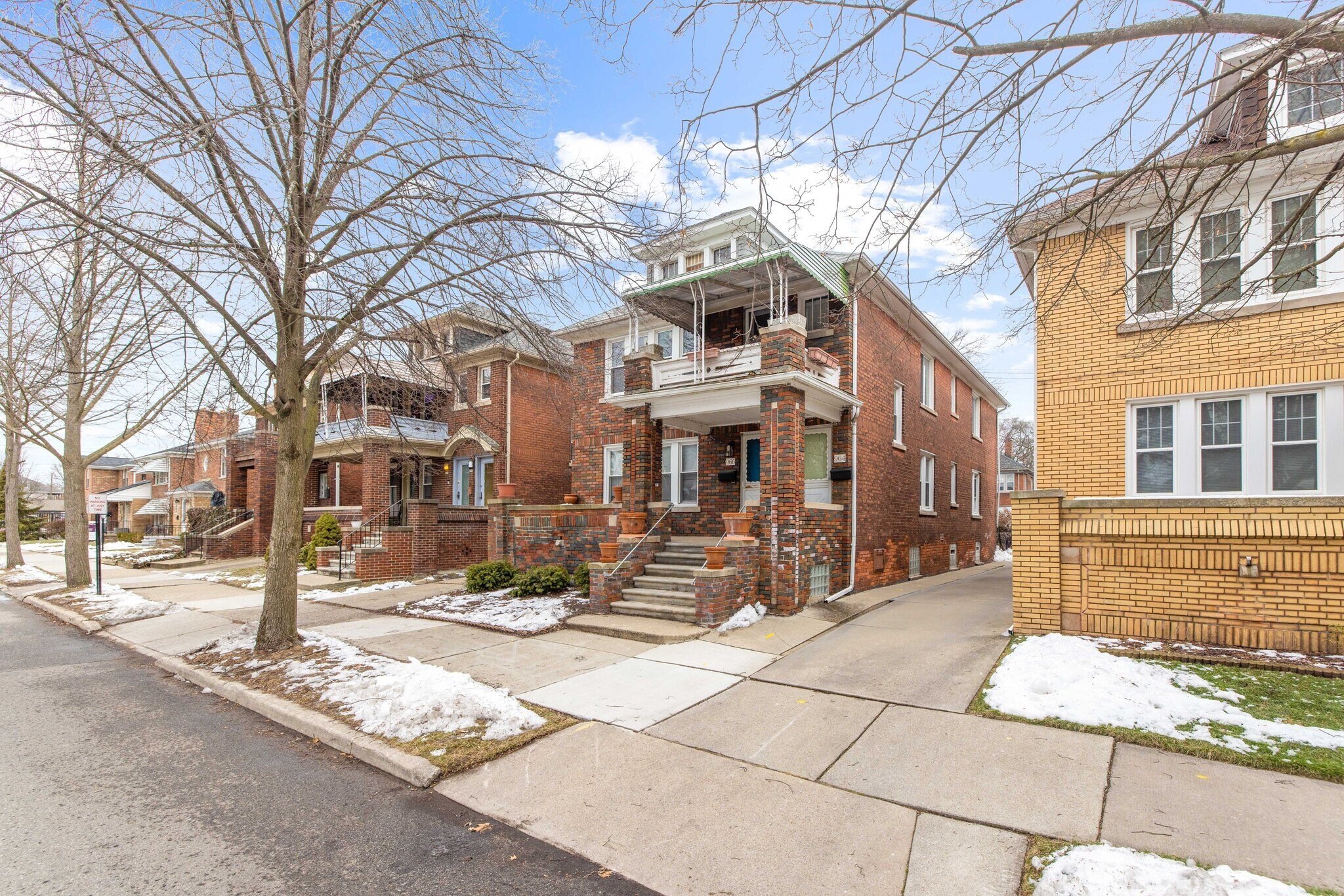 Building Photo - 966 Beaconsfield Ave