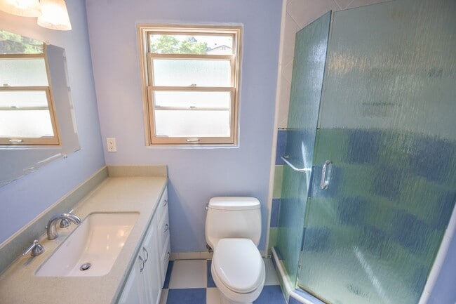 Building Photo - 1519 Glenwood Dr