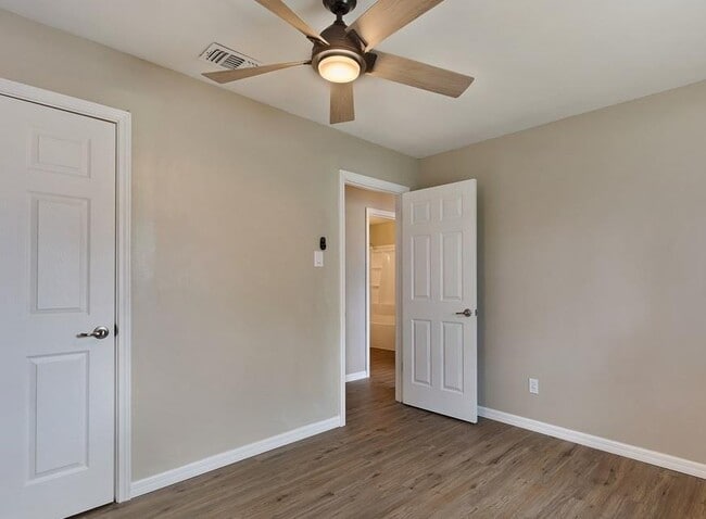 Building Photo - 1504 5th St