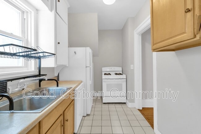 Building Photo - 176 Richmond Ave