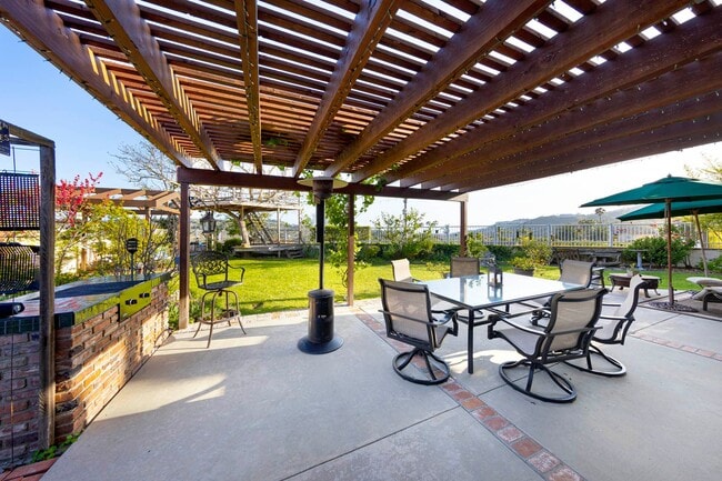 Building Photo - Adorable Short Term Furnished San Clemente Rental Home