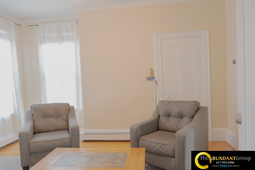 Building Photo - 133 Otis St