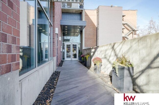 Building Photo - 1308 Jackson St