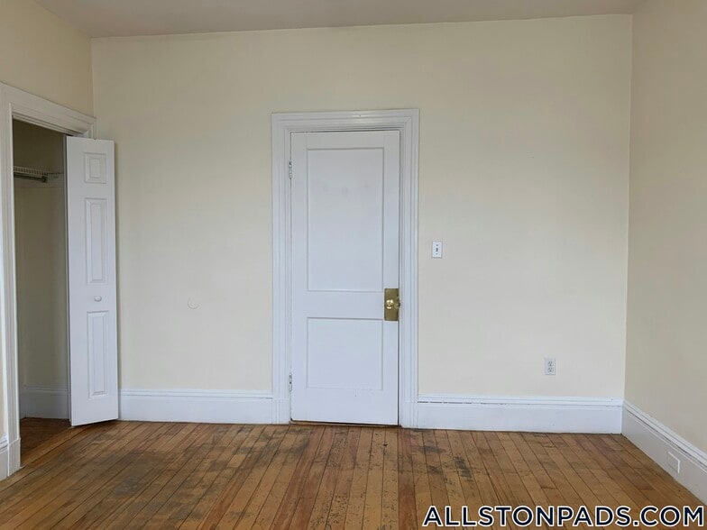 Building Photo - 441 Cambridge St