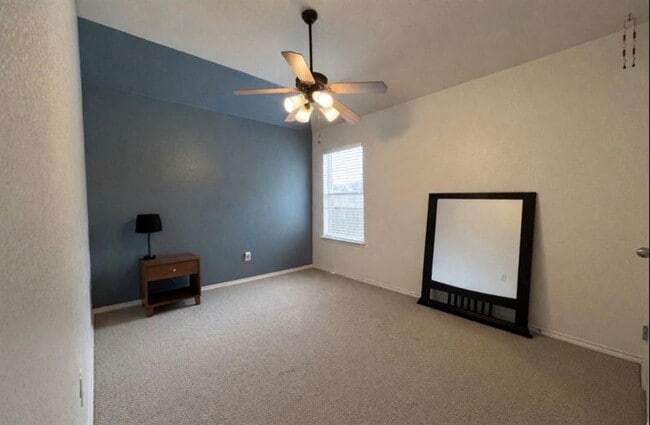 Building Photo - 1052 Hot Spring Valley