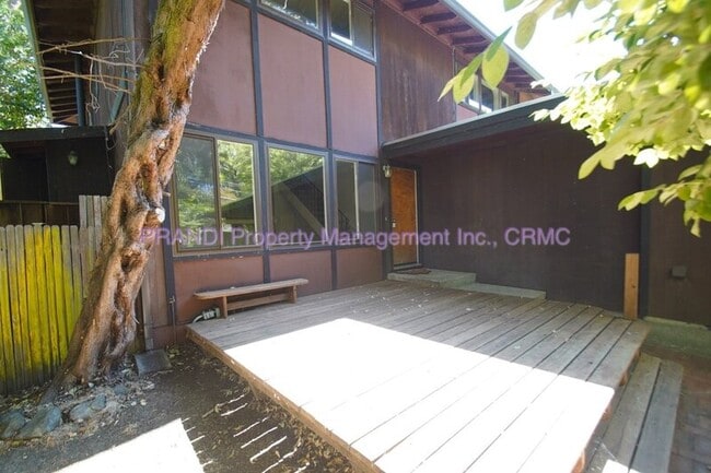 Building Photo - 31 Porteous Ave