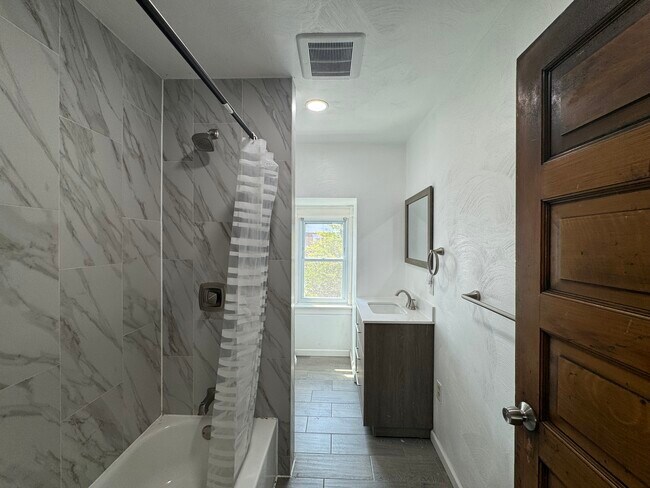 Building Photo - 505 Cato St