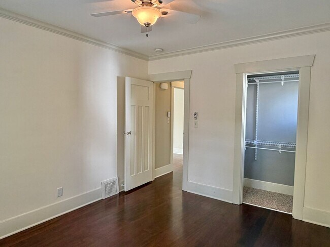 Building Photo - Charming Phinney Ridge Retreat - Spacious 3 Bedroom Home w/Fenced Yard & Garage! AVAILABLE NOW!