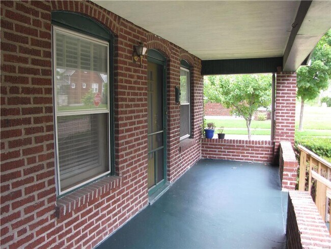Building Photo - 1313 Claytonia Terrace