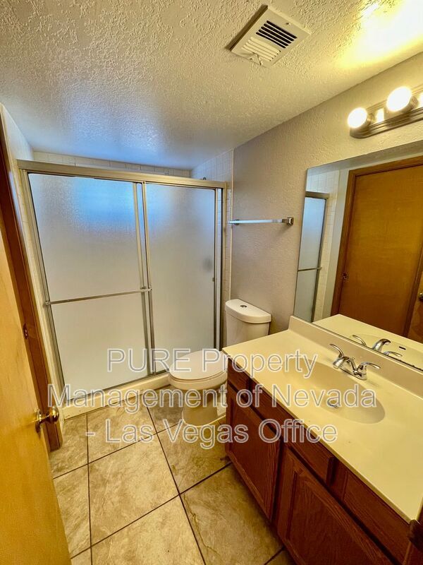Building Photo - 2650 Sumac Ln