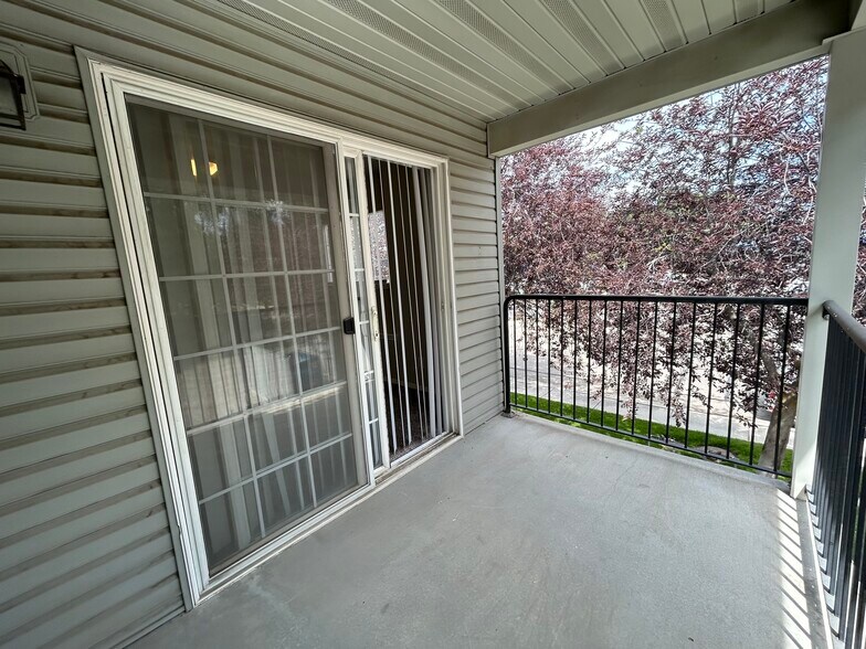 Building Photo - 1621 S Eagleson Rd