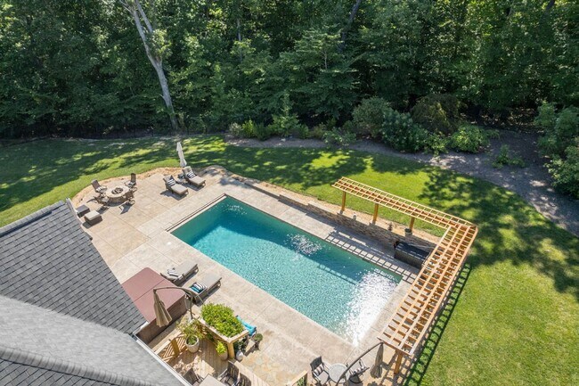 Building Photo - 246 Valley Meadow Dr