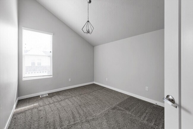 Building Photo - 721 E Zekes Ct