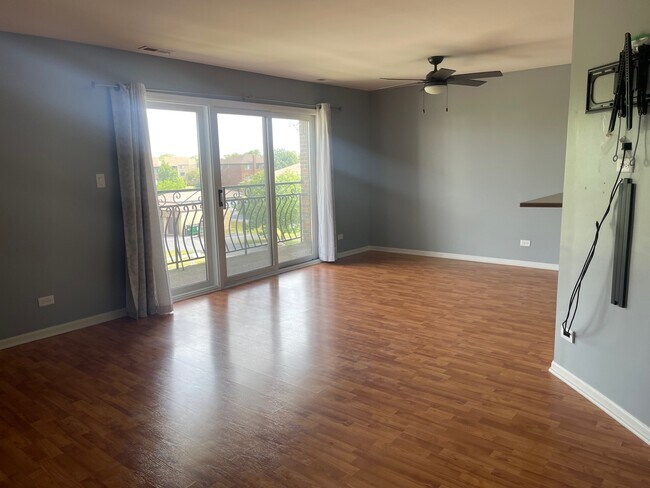 Building Photo - 9965 El Cameno Real Dr
