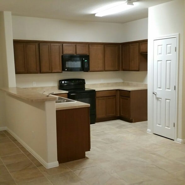 Building Photo - 338 TX-332 Loop