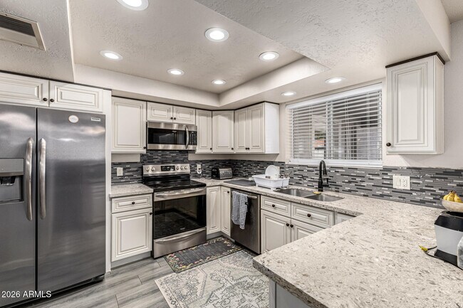 Building Photo - 2502 E Malibu Dr