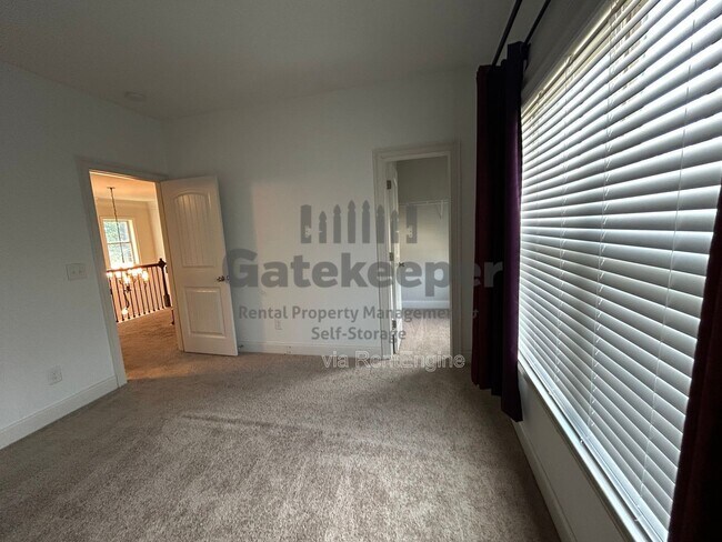 Building Photo - 60 Bayberry Hls