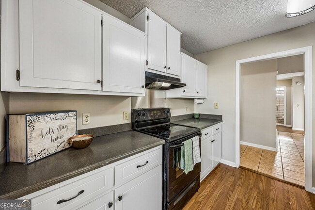Building Photo - 132 N Woodvalley Dr