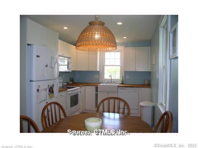 Building Photo - 2 Grove Way