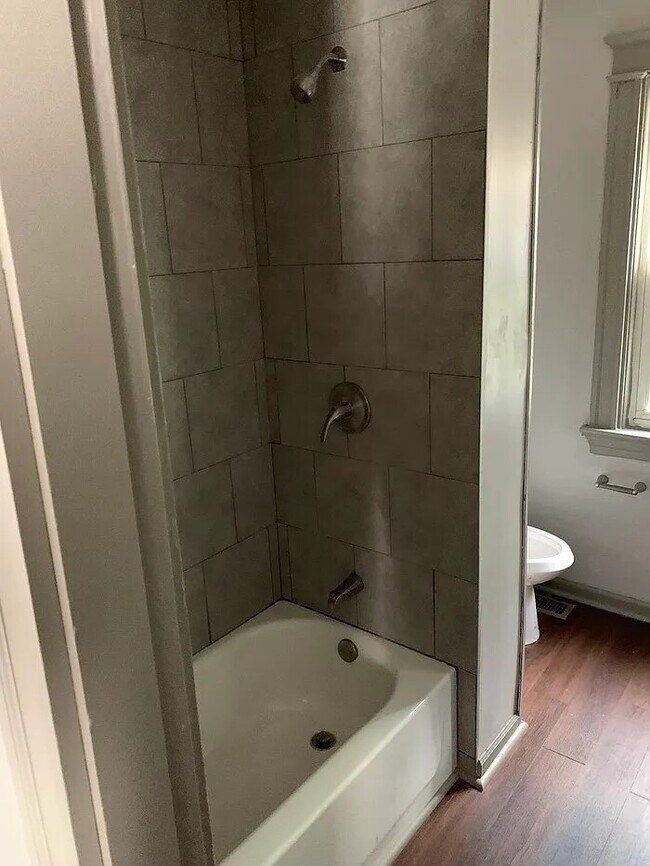 Building Photo - Charming 6 beds 2 baths in Cincinnati!