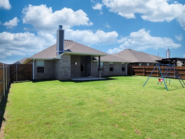 Building Photo - 648 Red River Dr
