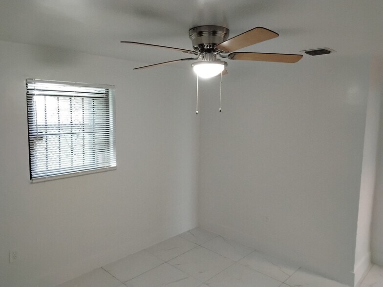 Building Photo - 2523 NW 175th Ter