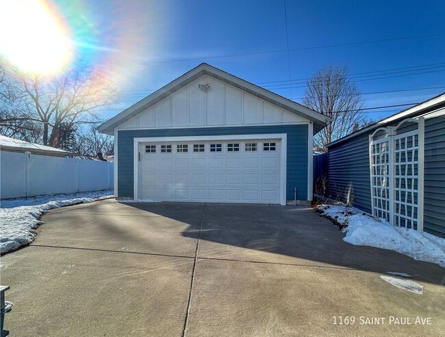 Building Photo - 4br 4ba 2cg ~ Security Deposit Free Altern...