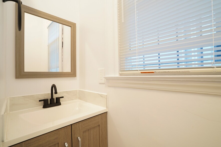 Building Photo - 185 10th St