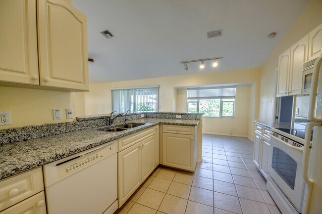 Building Photo - COMING SOON! 3 bedroom 2 bathroom single f...