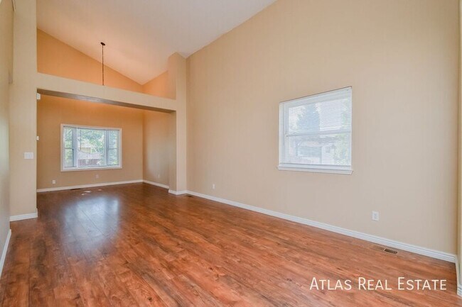 Building Photo - 2115 Hibbard Ln