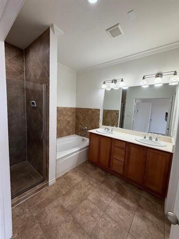 Building Photo - 2014 Azure Pointe