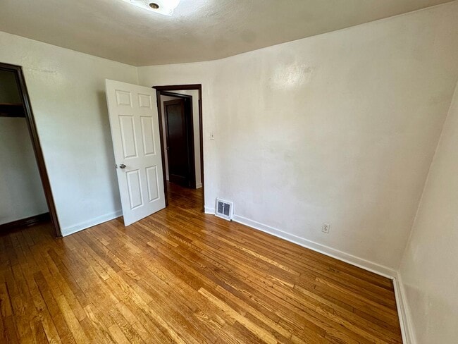 Building Photo - Charming 4 Bed 1.5 Bath house with BRAND NEW KITCHEN!!!