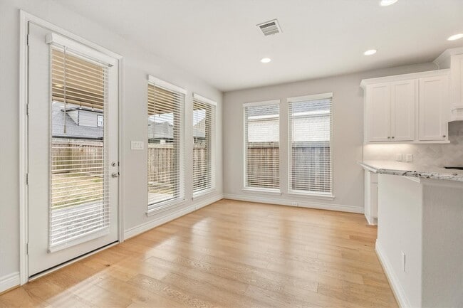 Building Photo - 28344 Woodsons Forest Dr