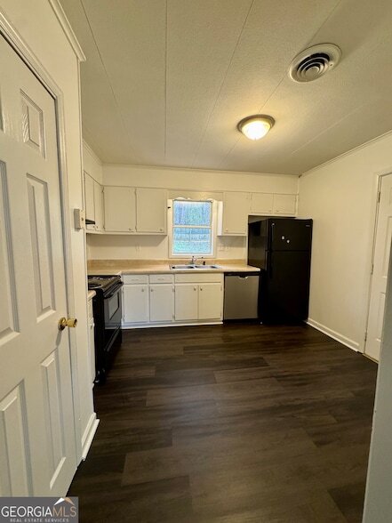 Building Photo - 44 Armstead Dr