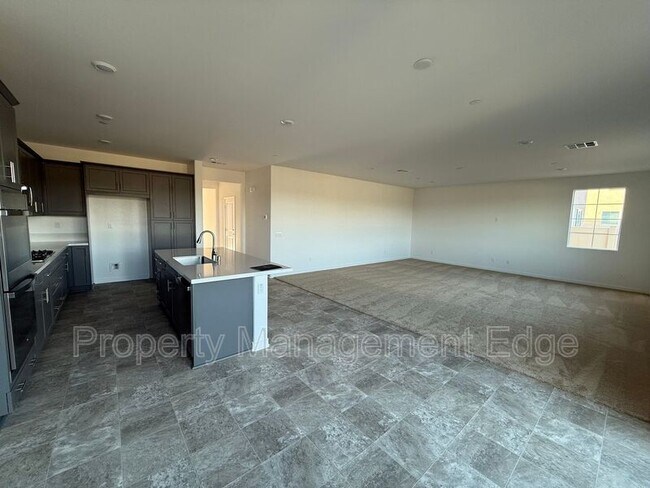 Building Photo - 30460 Arroyo Spgs St